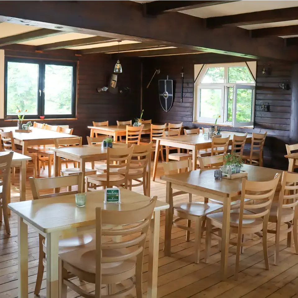 burg-kreuzenstein-leobendorf-taverne-drinnen